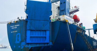 «Транзит Седанка», с грузом строительной техники и автомобилей из Китая, совершило свой первый заход во Владивосток!